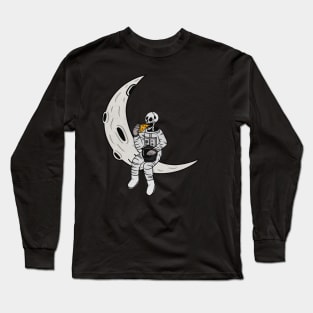 Funny Astronaut skeleton eating pizza on the Moon Long Sleeve T-Shirt